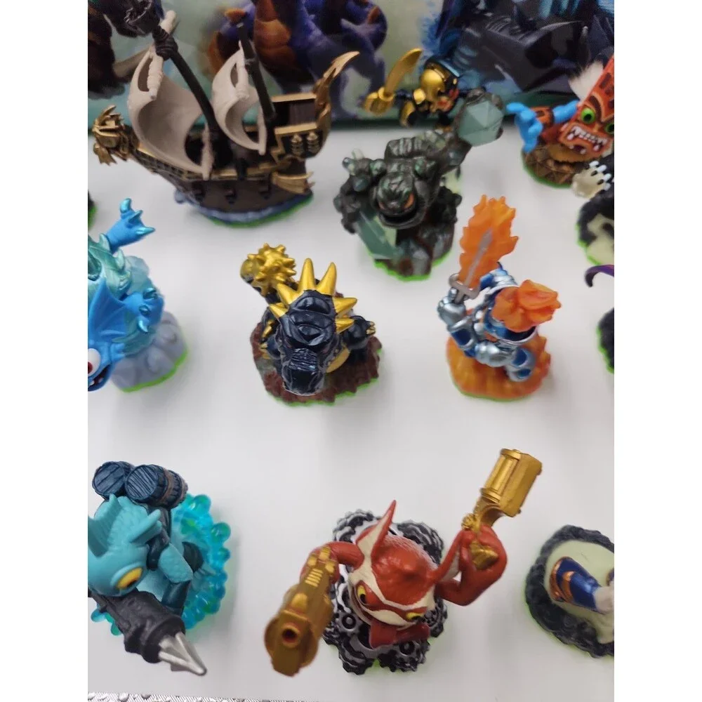 16 Skylanders Spyro's Adventure Zip Up Case
